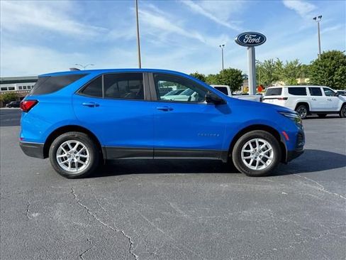 Used 2024 Chevrolet Equinox LS AWD/4WD image 3