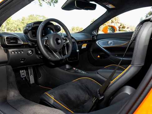 Used 2024 McLaren Artura RWD image 66