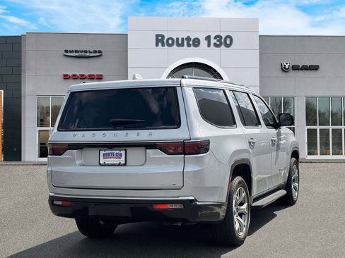 Used 2022 Jeep Wagoneer Series II AWD/4WD image 4