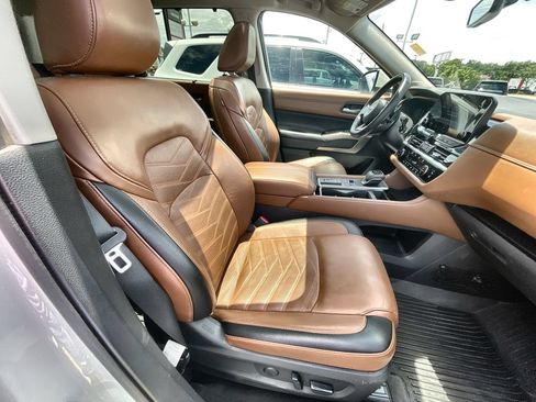 Used 2024 Nissan Pathfinder Platinum w/ Cargo Package FWD image 28