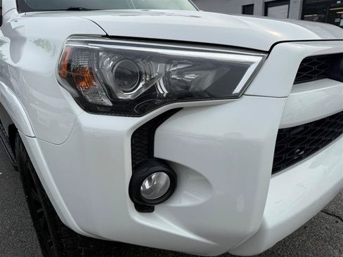 Used 2019 Toyota 4Runner SR5 AWD/4WD image 15