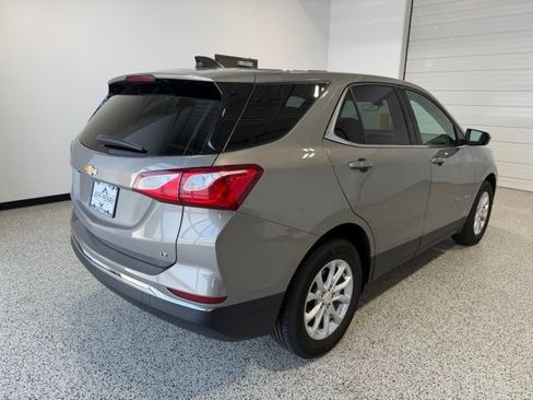 Used 2018 Chevrolet Equinox LT FWD image 3