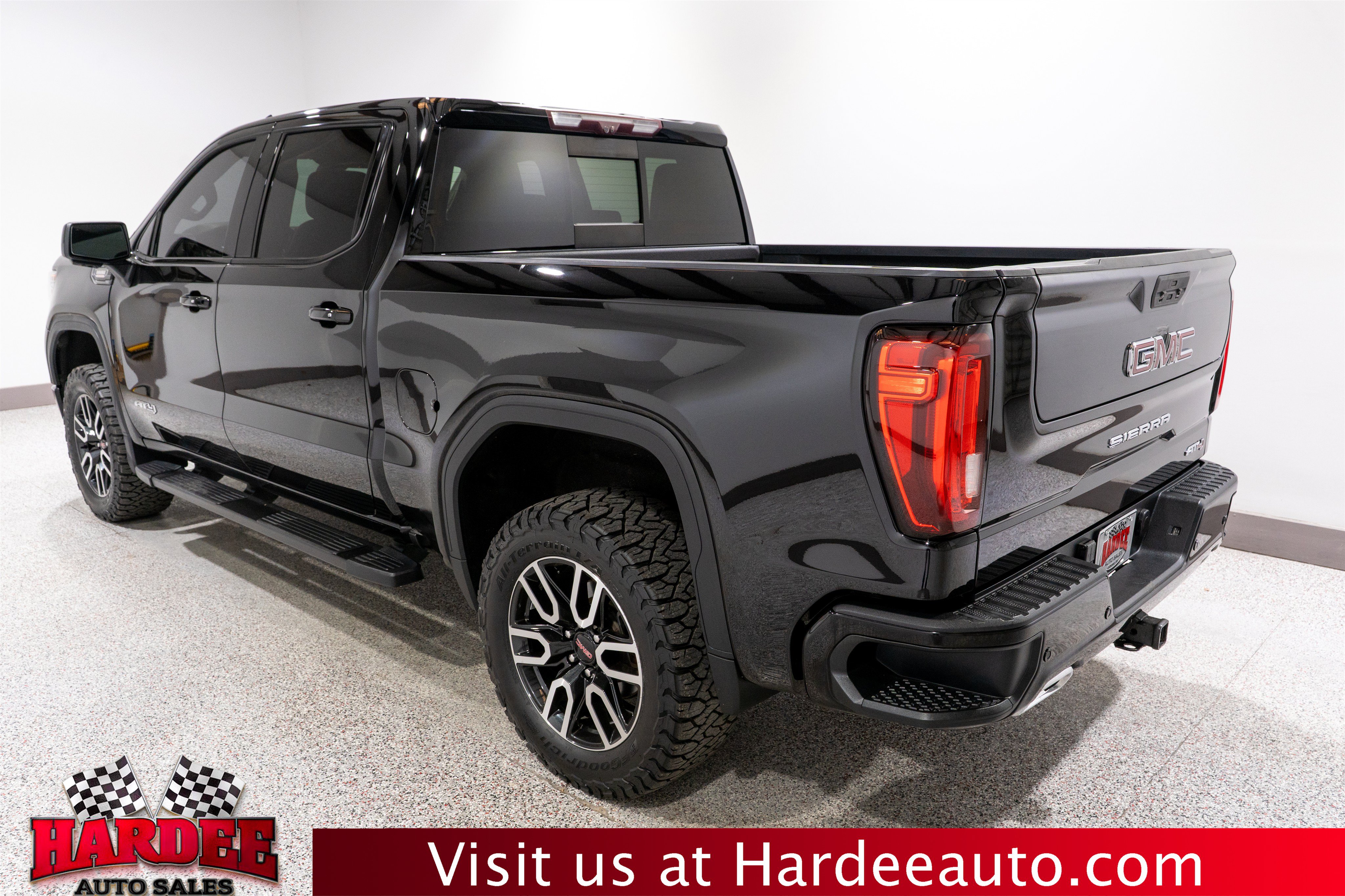 Used 2020 GMC Sierra 1500 AT4 w/ AT4 Premium Package AWD/4WD image 3