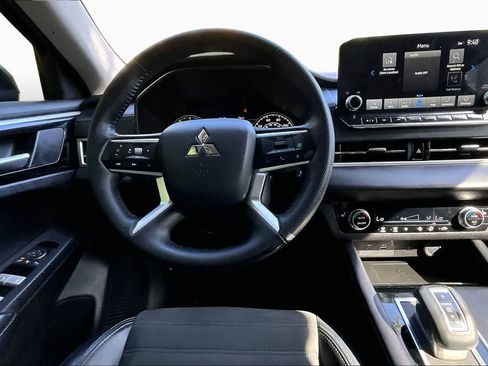 Used 2024 Mitsubishi Outlander SE FWD image 7