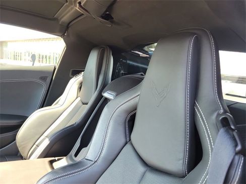 Used 2022 Chevrolet Corvette Stingray Convertible w/ Chrome Exterior Badge Package image 13