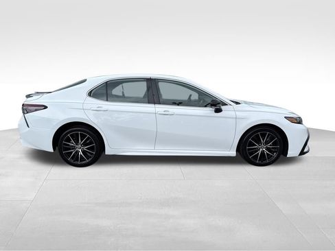 Used 2022 Toyota Camry SE w/ Convenience Package FWD image 8