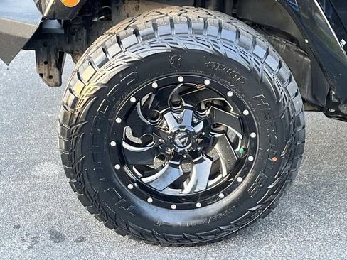 Used 2017 Jeep Wrangler Unlimited Sahara w/ Connectivity Group image 11