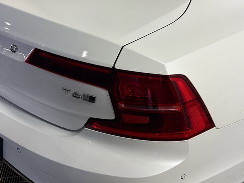 Used 2018 Volvo S90 T6 Inscription w/ Convenience Package image 34