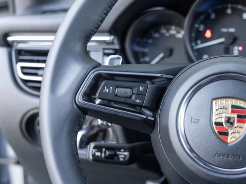 Certified 2026 Porsche Macan AWD/4WD image 35