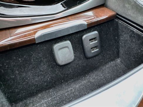 Used 2019 Cadillac Escalade Luxury AWD/4WD image 25