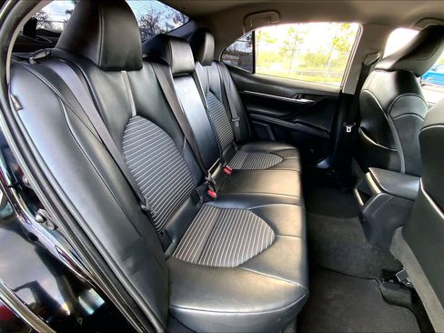 Used 2022 Toyota Camry SE image 18