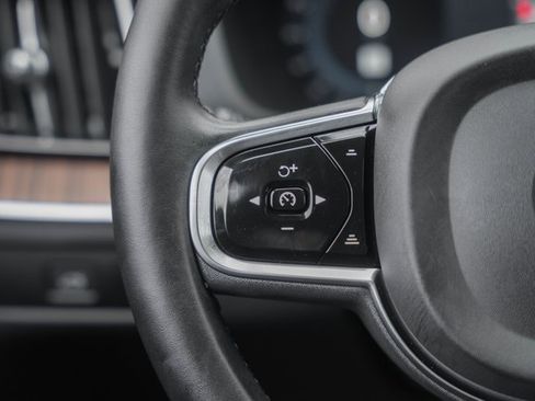 Certified 2023 Volvo XC60 B5 Ultimate w/ Climate Package image 30