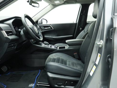 Used 2024 Mitsubishi Outlander 4WD Plug-In Hybrid image 7