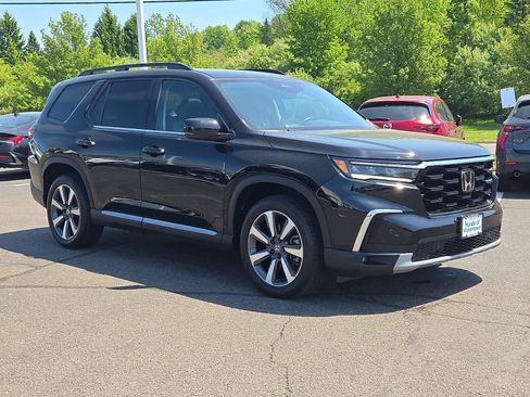 Used 2024 Honda Pilot Touring image 4