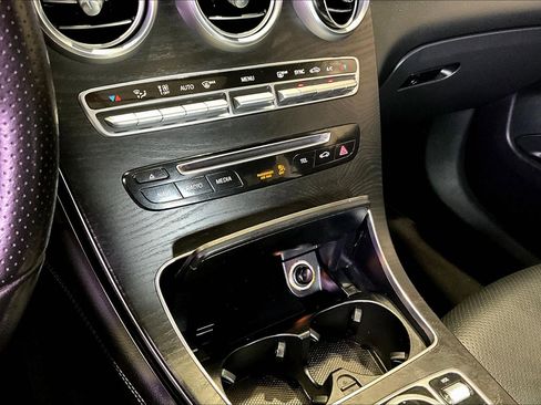 Used 2018 Mercedes-Benz GLC 300 4MATIC w/ Multimedia Package image 16