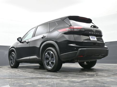 Used 2024 Nissan Rogue SV AWD/4WD image 40
