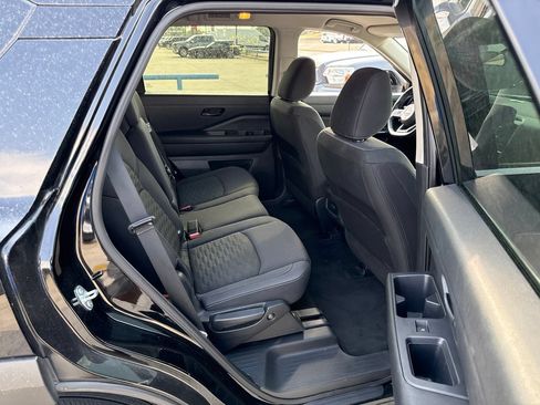 Used 2025 Nissan Pathfinder SV AWD/4WD image 12