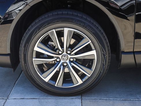 Certified 2023 Toyota Venza LE AWD/4WD image 10