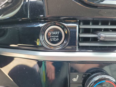 Used 2022 Nissan Pathfinder SV w/ SV Premium Package image 14