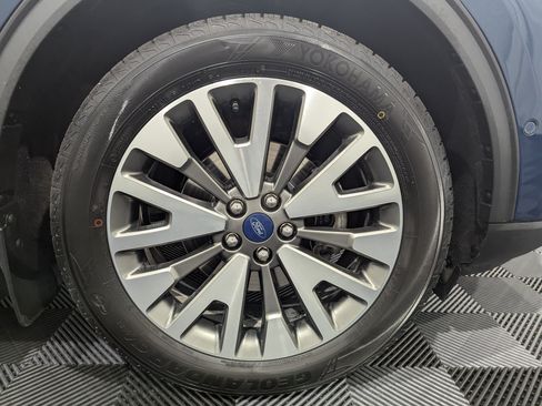 Used 2020 Ford Escape Titanium w/ Titanium Premium Package 2.0 AWD/4WD image 6