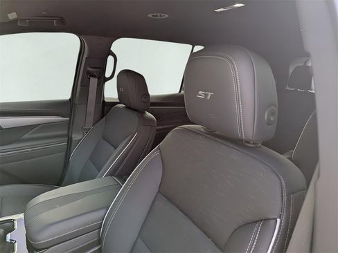 New 2025 Buick Enclave Sport Touring w/ Super Cruise Package image 8