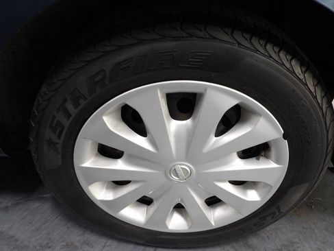 Used 2017 Nissan Versa SV FWD image 15