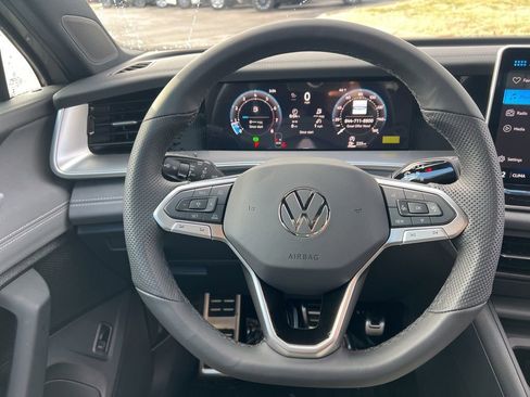 New 2026 Volkswagen Tiguan SE R-Line FWD image 15