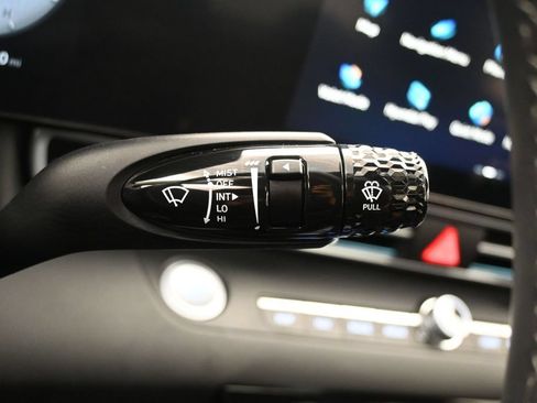 Used 2025 Hyundai Elantra SEL FWD image 17