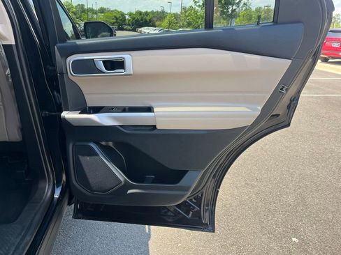 Used 2022 Ford Explorer XLT w/ Equipment Group 202A AWD/4WD image 20