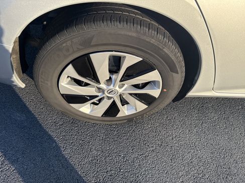 Used 2024 Nissan Altima 2.5 S image 11