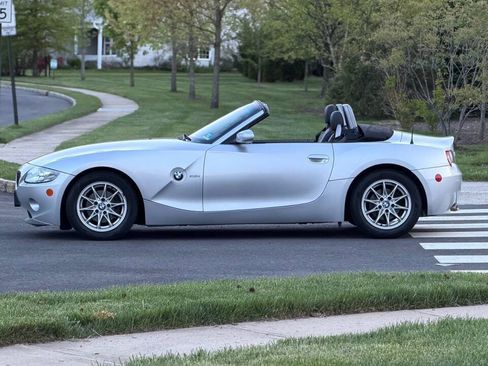 Used 2005 BMW Z4 2.5i RWD image 5