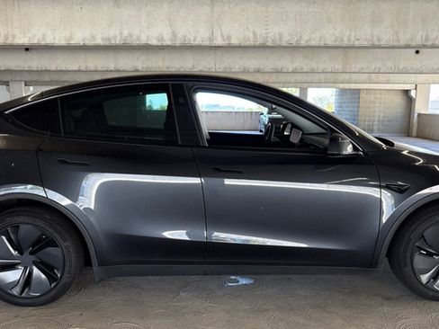 Used 2026 Tesla Model Y Long Range AWD/4WD image 2