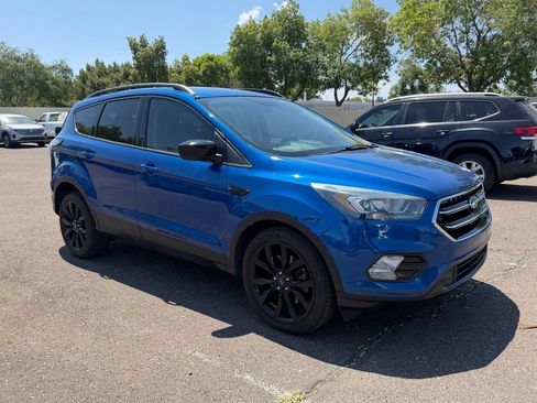 Used 2017 Ford Escape SE w/ SE Sport Appearance Package FWD image 6