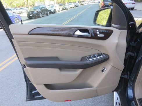 Used 2014 Mercedes-Benz ML 350 4MATIC image 27