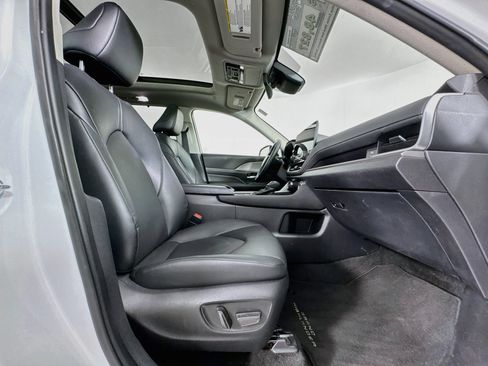 Certified 2025 Toyota Grand Highlander AWD image 30