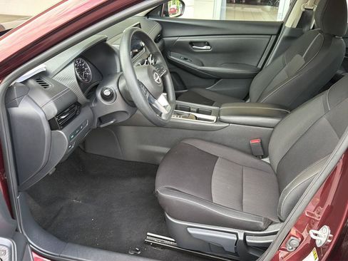 Used 2025 Nissan Sentra SV FWD image 10