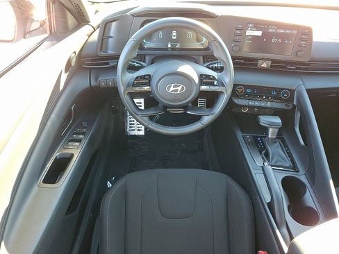Certified 2025 Hyundai Elantra Sport image 12
