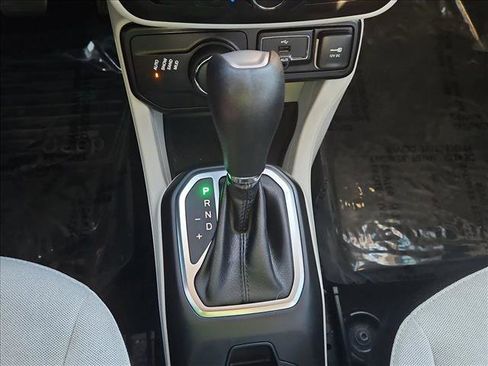 Used 2021 Jeep Renegade Latitude image 12