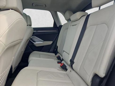 Used 2025 Audi Q3 2.0T Premium image 18