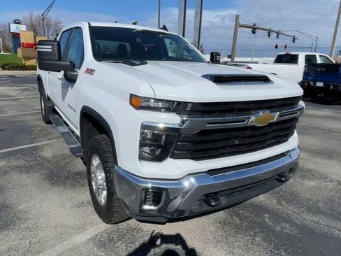 Used 2024 Chevrolet Silverado 2500 LT AWD/4WD image 4