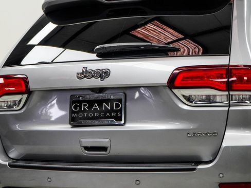 Used 2021 Jeep Grand Cherokee Laredo image 13