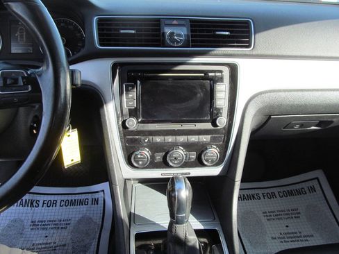 Used 2012 Volkswagen Passat 2.5 SE image 12
