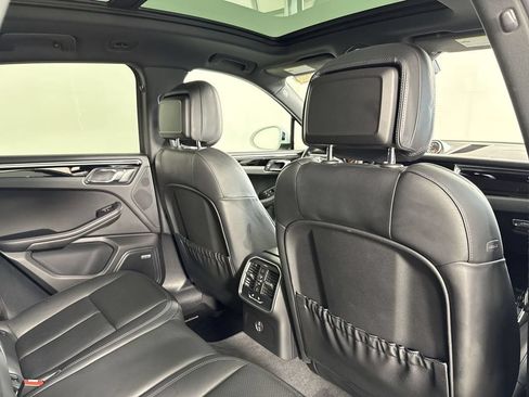 Certified 2020 Porsche Macan AWD/4WD image 24