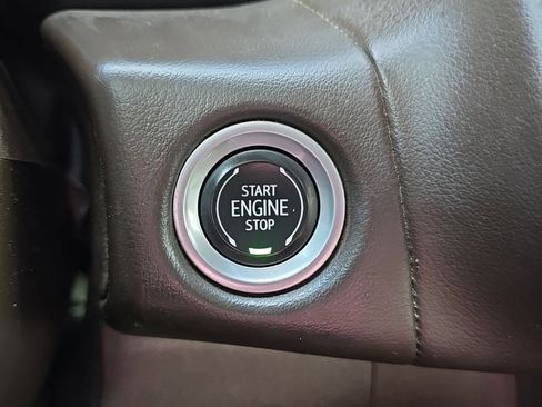 Used 2022 Chevrolet Suburban LT w/ Luxury Package image 21