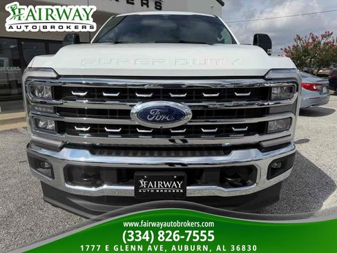Used 2025 Ford F250 Lariat AWD/4WD image 2