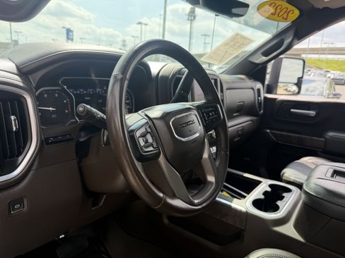 Used 2022 GMC Sierra 2500 Denali w/ Denali Black Diamond Edition AWD/4WD image 39