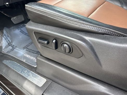 Used 2019 Chevrolet Silverado 1500 High Country w/ Technology Package image 12