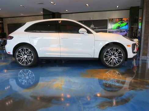 Used 2023 Porsche Macan image 11