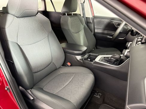 Used 2020 Toyota RAV4 XLE w/ All Weather Liner Package image 32