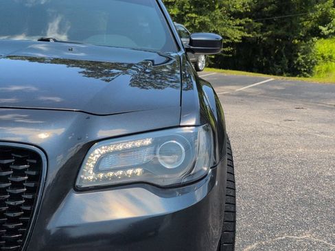 Used 2019 Chrysler 300 S AWD/4WD image 12